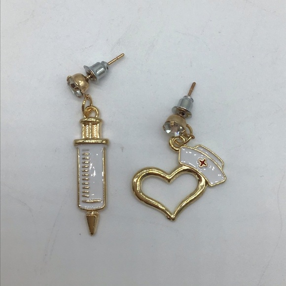 NEW syringe&nurse heart hat asymmetrical earrings - Picture 8 of 16